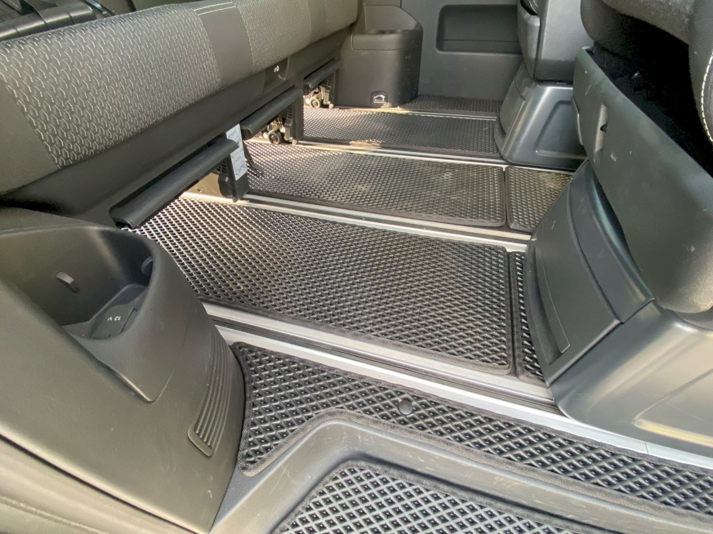 EVA автоковрики для Volkswagen T6 Multivan (7 мест) короткая база (для авто с ворсовым напольным покрытием) — ti1tPOqmrxc resized
