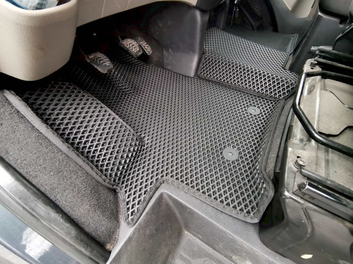 EVA автоковрики для Ford Tourneo Custom НЕСТАНДАРТ (длинная база/двойное пассажирское сиденье) — IMG_20221026_112327 resized
