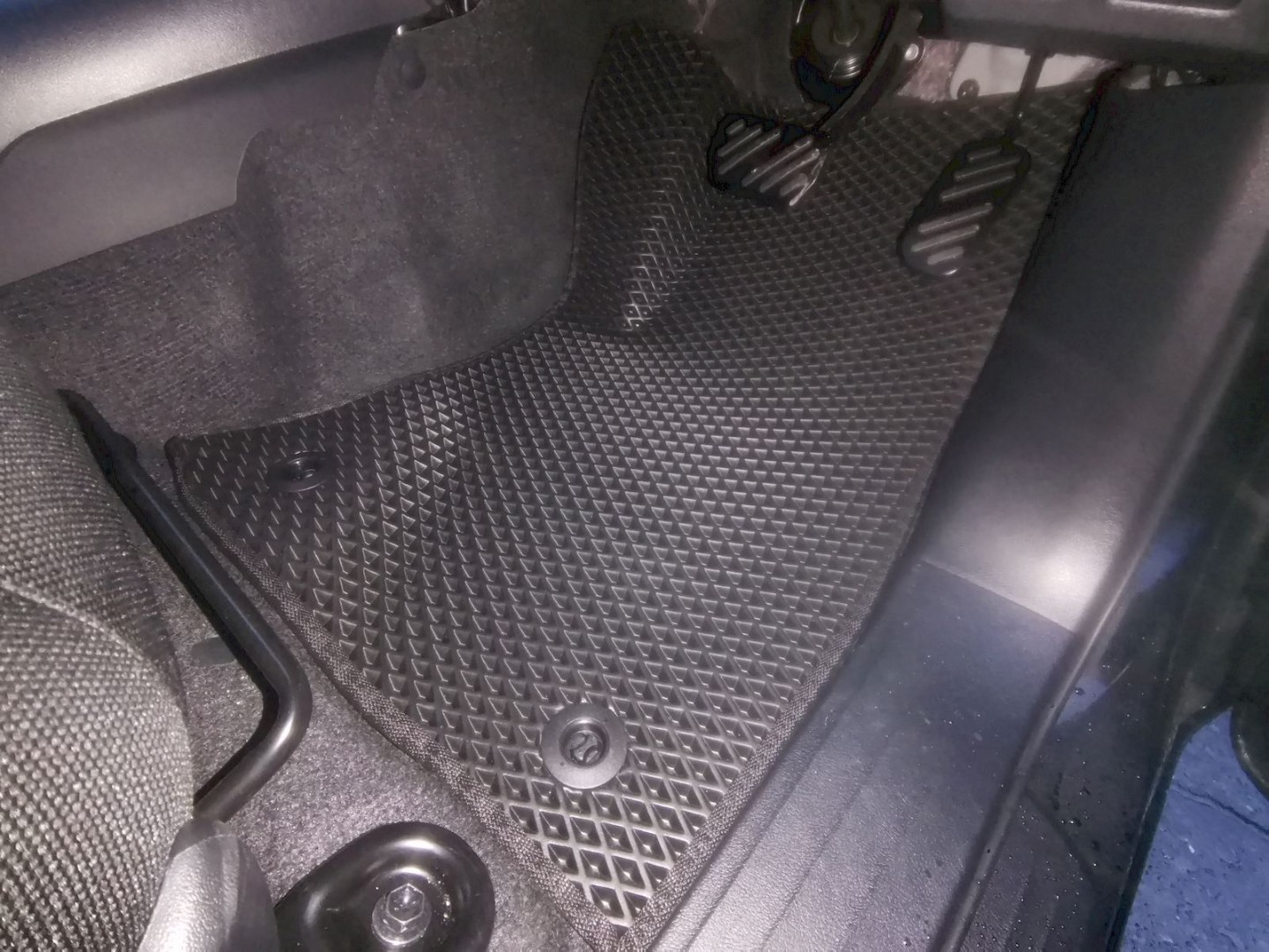 EVA автоковрики для Toyota Hilux VIII 2015-2020 дорестайл правый руль — IMG_20221213_155723 resized